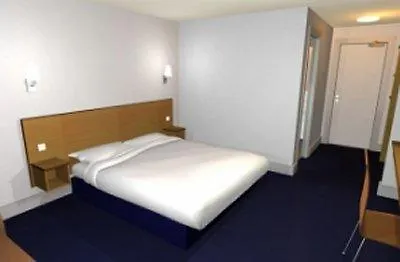 Travelodge Battersea Hotel 2*
