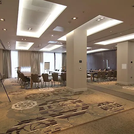 希尔顿汉普顿伦敦克罗伊登酒店 4*