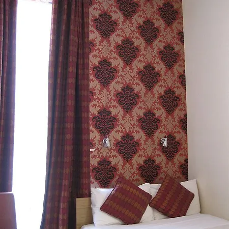 Leigh House Hotel 3*