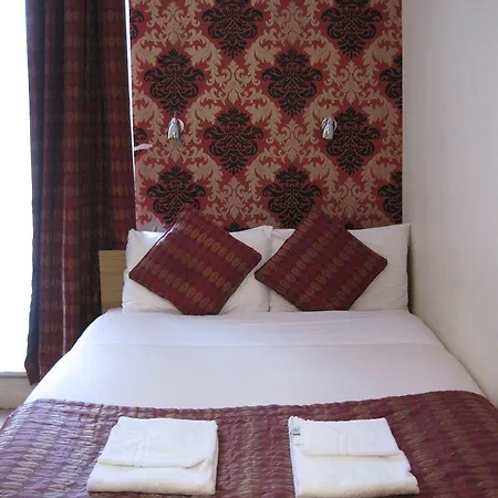 Leigh House 3*
