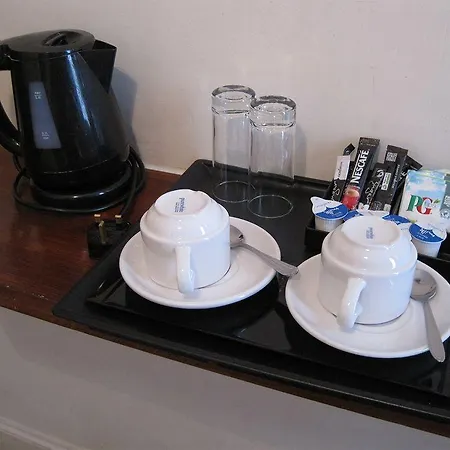 Leigh House Hotel 3*