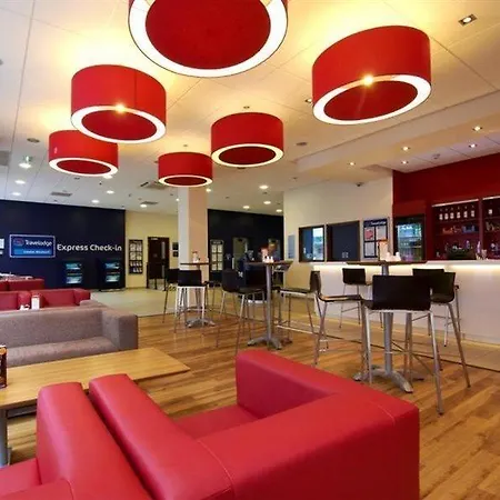 Отель Travelodge Woolwich 3*