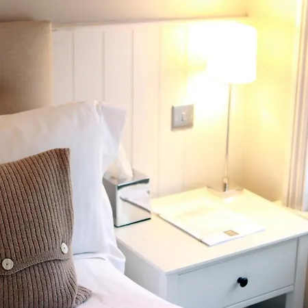 Fox And Grapes Inn 3*