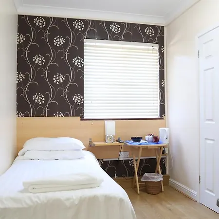 Debden Bed & Breakfast Hillingdon