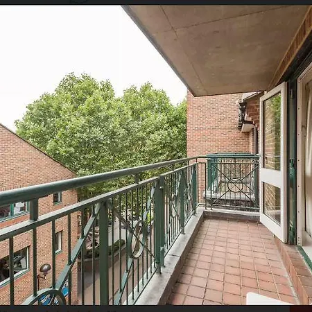 Canary Wharf Apartment *