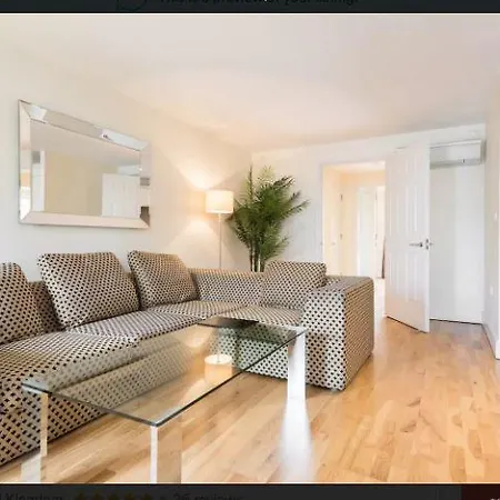 Canary Wharf Apartment