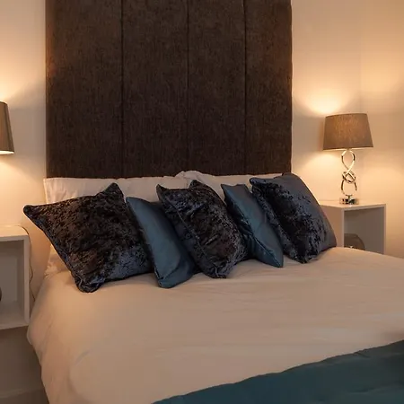 Luxury In2 London
