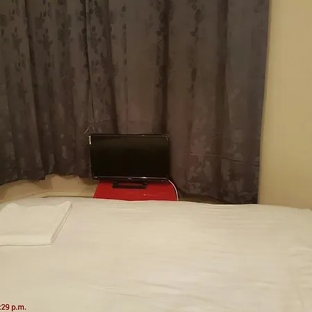 Hotel 137 Upton Lane