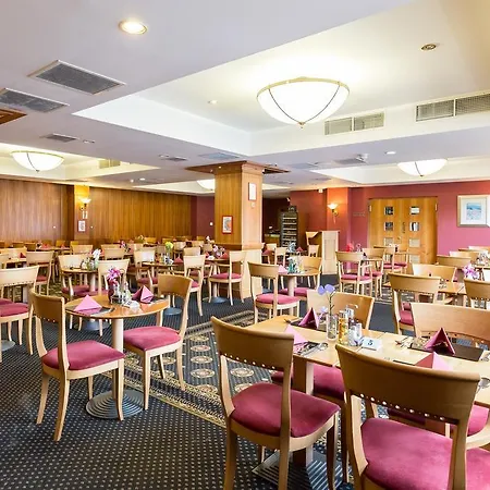 - Wembley International Hotel 3*