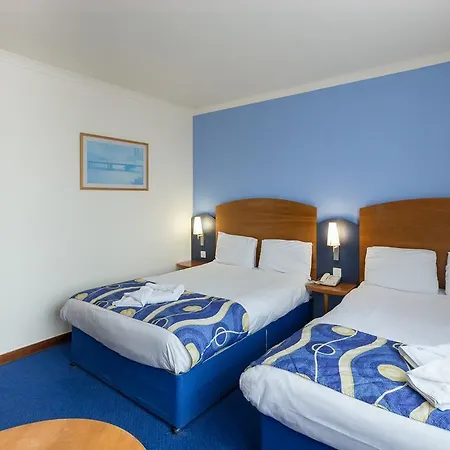 - Wembley International Hotel 3*