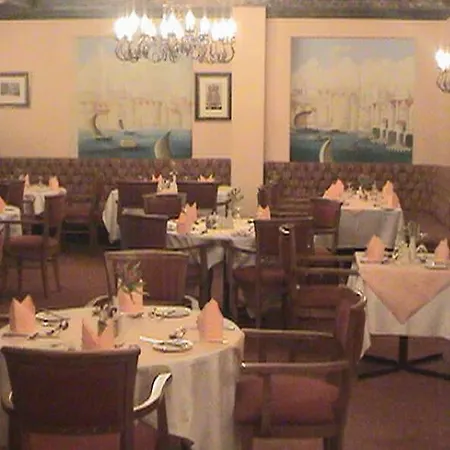 Hotel Henry Viii