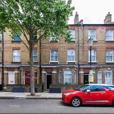 Retreat To A Stylish 1 Bedroom Flat In Chelsea London