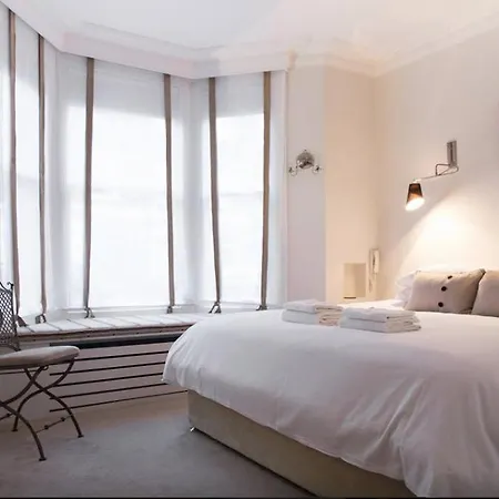 Retreat To A Stylish 1 Bedroom Flat In Chelsea Apartment *
