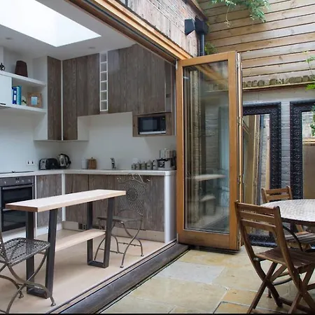 Retreat To A Stylish 1 Bedroom Flat In Chelsea *