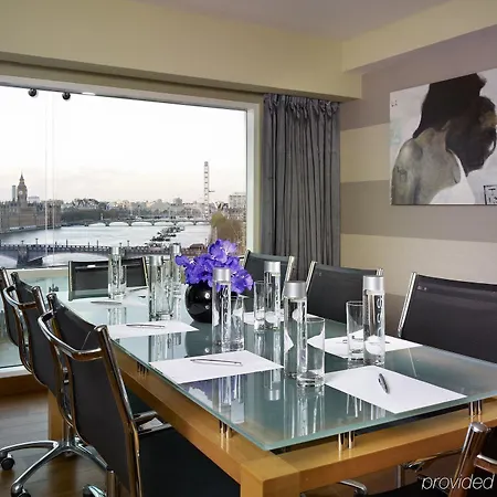 Lägenhetshotell Plaza On The River 5*