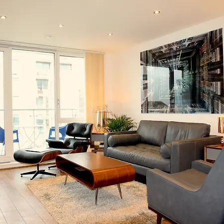 Simmonds House, Great West Quarter * Brentford
