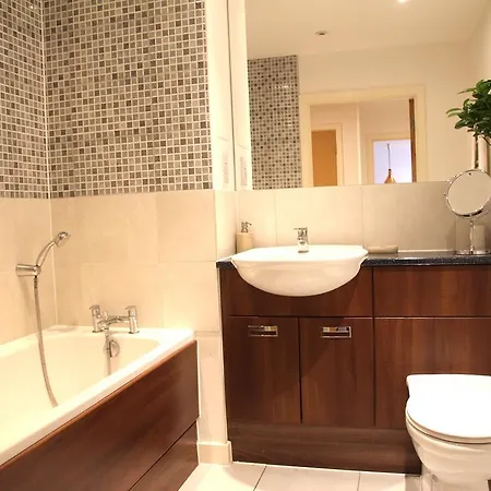 Simmonds House, Great West Quarter Apartment