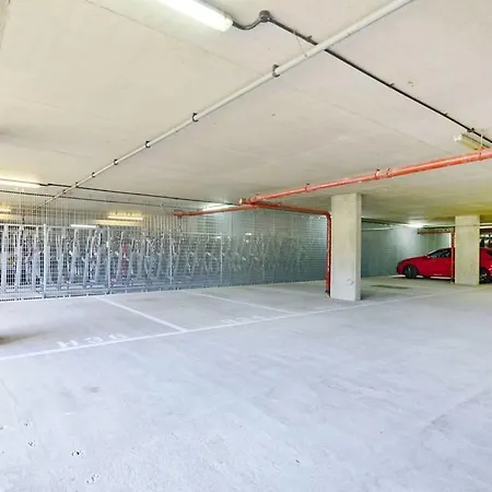 Simmonds House, Great West Quarter Apartment