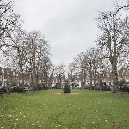 Holiday home Traditional Home In Kew Gardens By Underthedoormat Richmond (Greater London)