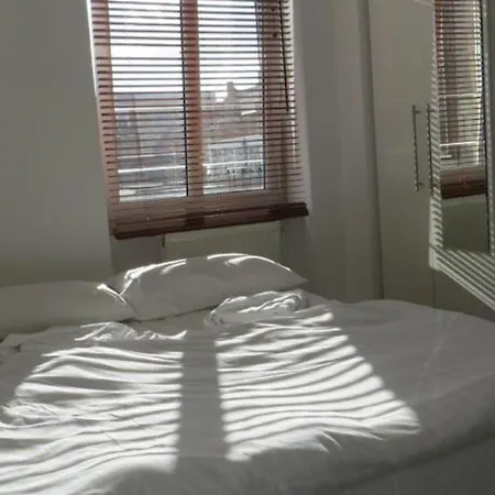 Abercorn House Hostel *