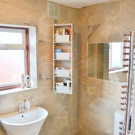 Superb Double Bedroom Homestay London