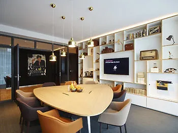 Citizenm Tower Of Hotel 4*