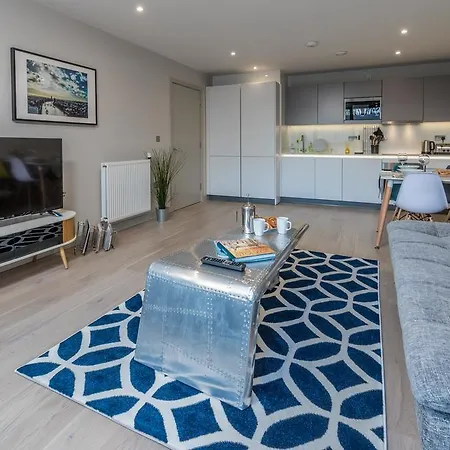 Esquire Ealing Apartman *