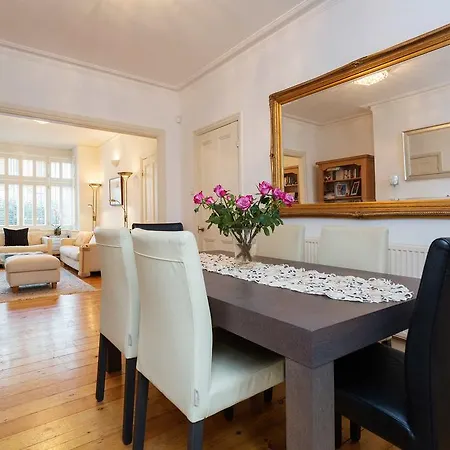 Veeve - Homely Hammersmith Holiday home London