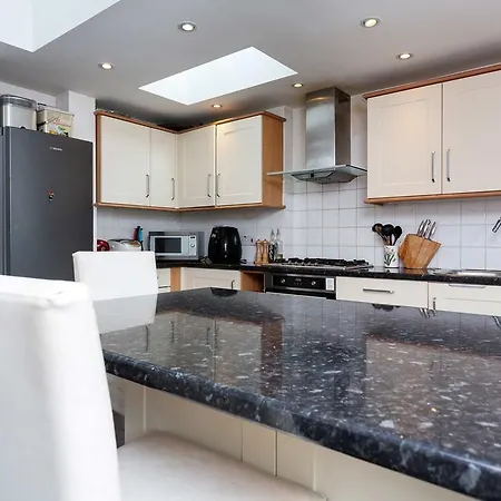 Veeve - Homely Hammersmith