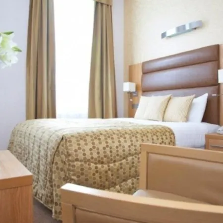 Ibis Styles Gloucester Road Hotel 3*