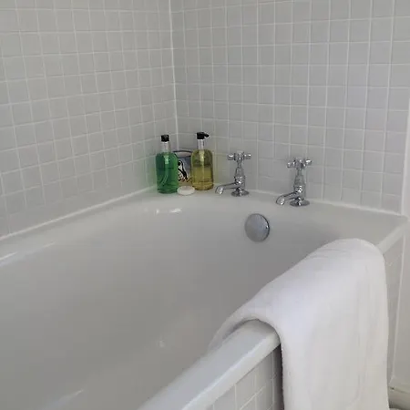 Teddington Bed & Breakfast *