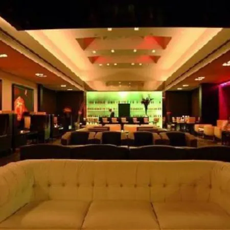 Plaza On The River 5*