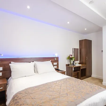 Signature London 3* Ilford