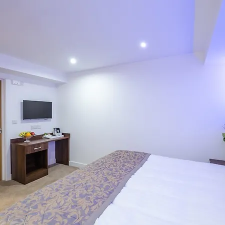 Hotel Signature London 3*