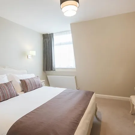 Docklands 3*