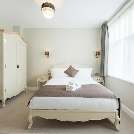 Docklands Hotel