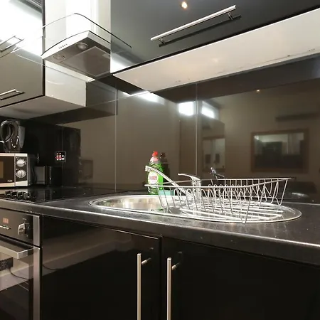 Cumberland Apartment *
