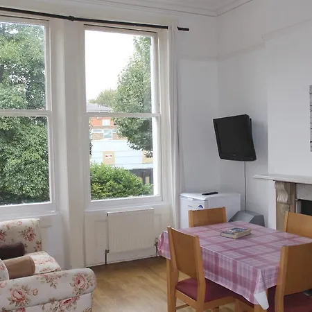 Apartment Maida Vale 92 *