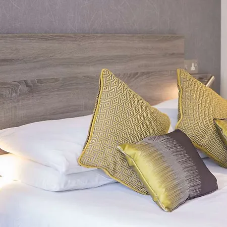 Phoenix Hotel 4*