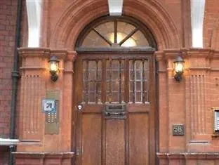 Kensingtoncourt Apartahotel 3*