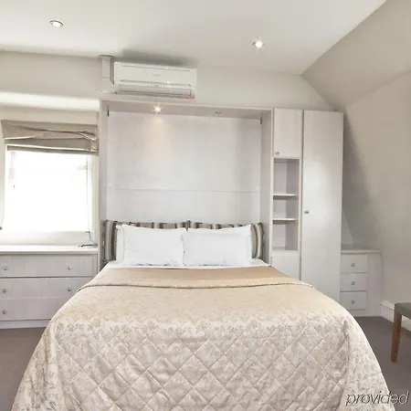 Aparthotel 17 Hertford Street London