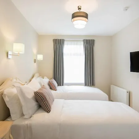 Docklands 3*