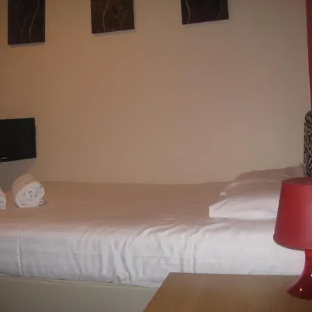 Travel Hotel *