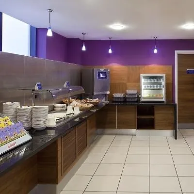 Holiday Express - Newbury Park, An Ihg Hotel London