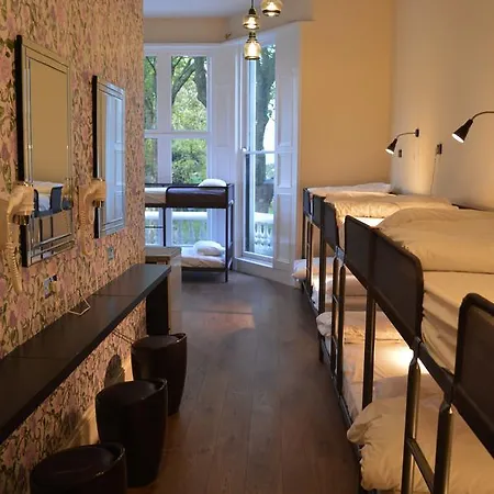 Barkston Earls Court * London
