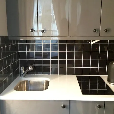 Metro Victoria Apartment *