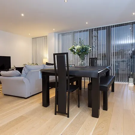 Apartment 2 Bedroom Penthouse In Canada Water With Balcony *