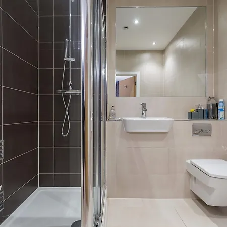 2 Bedroom Penthouse In Canada Water With Balcony Apartment London
