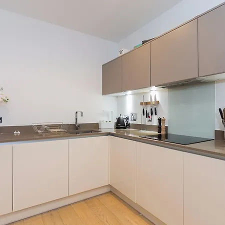 2 Bedroom Penthouse In Canada Water With Balcony * London