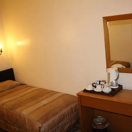 Mornington Victoria 4* לונדון